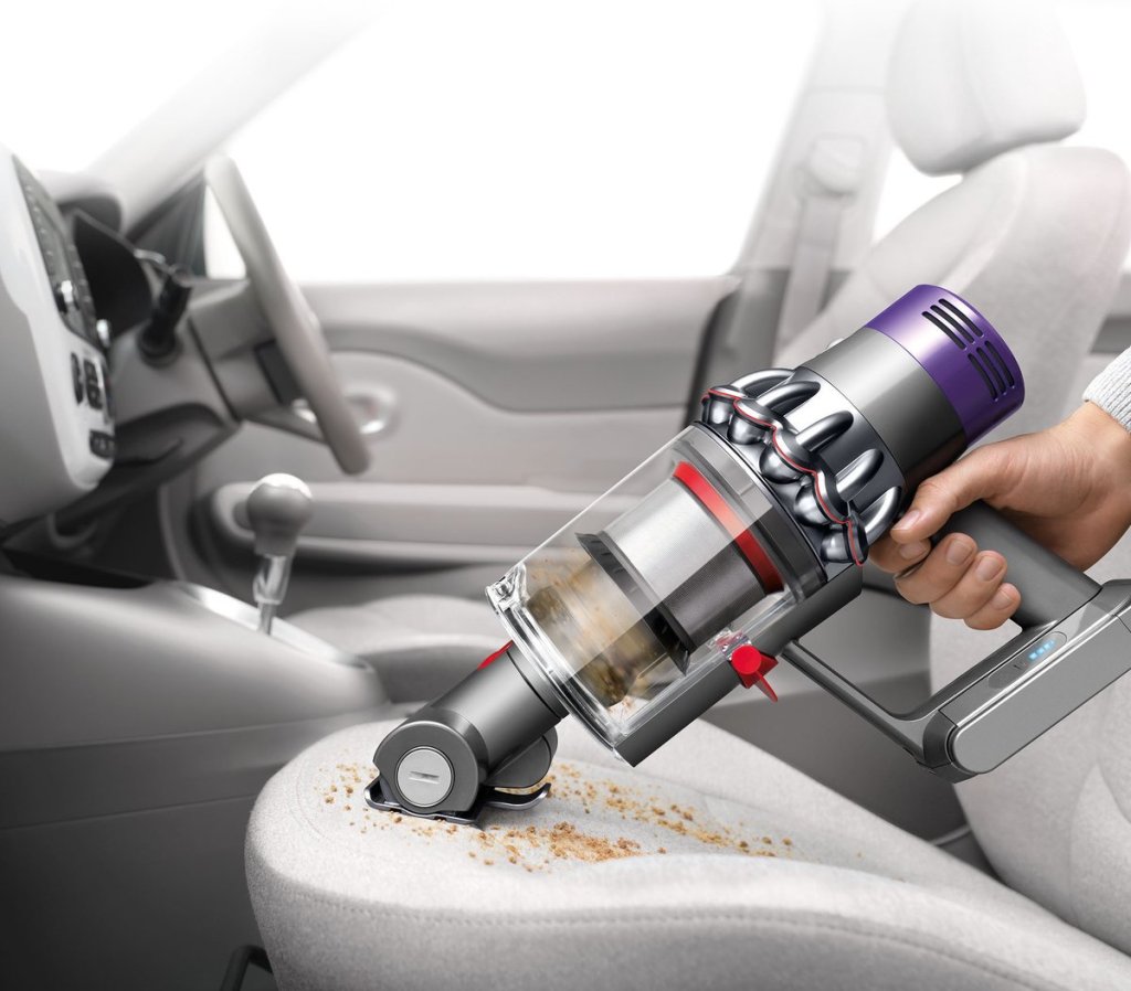 Steel stofzuiger in auto.