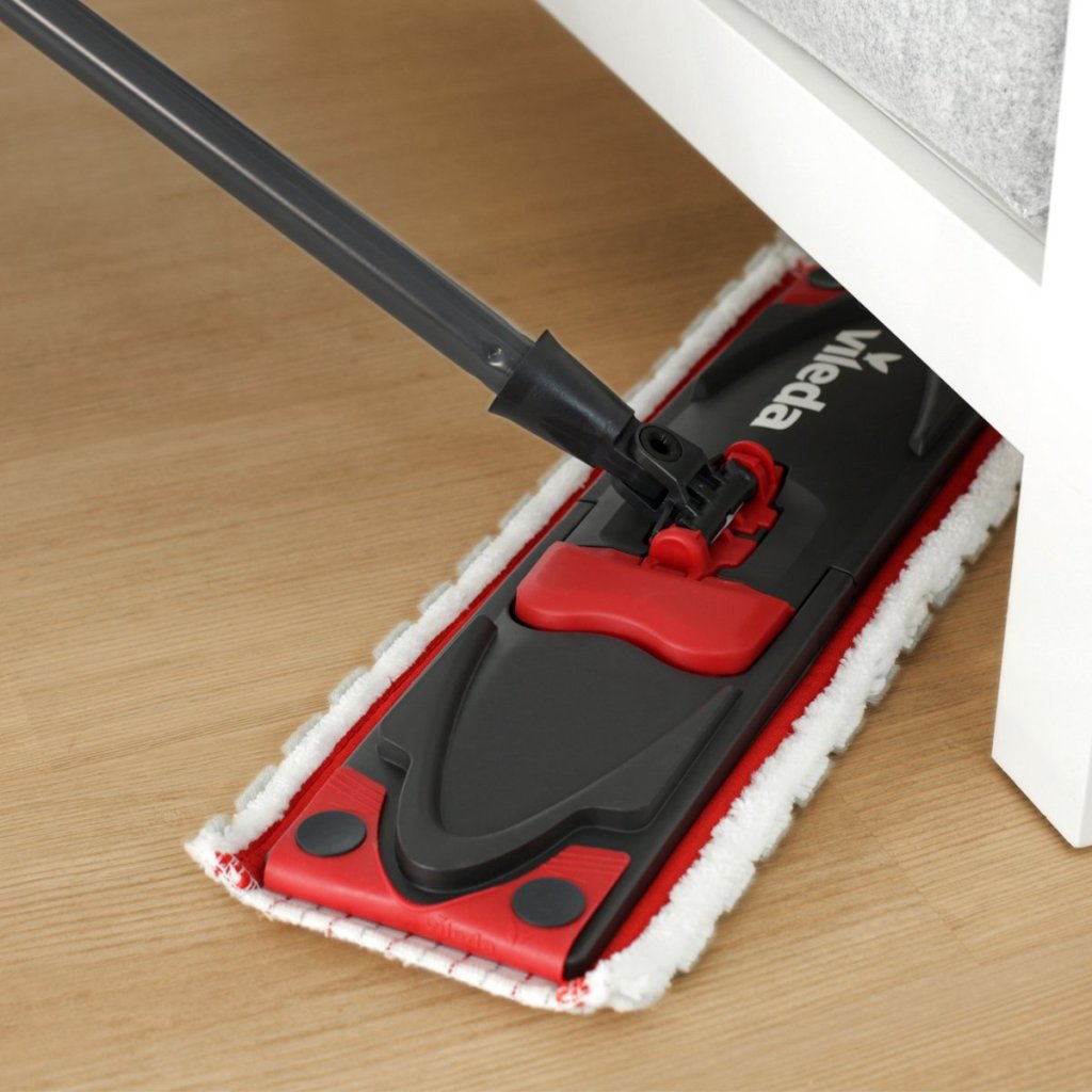 Dweil die onder meubelen door past.